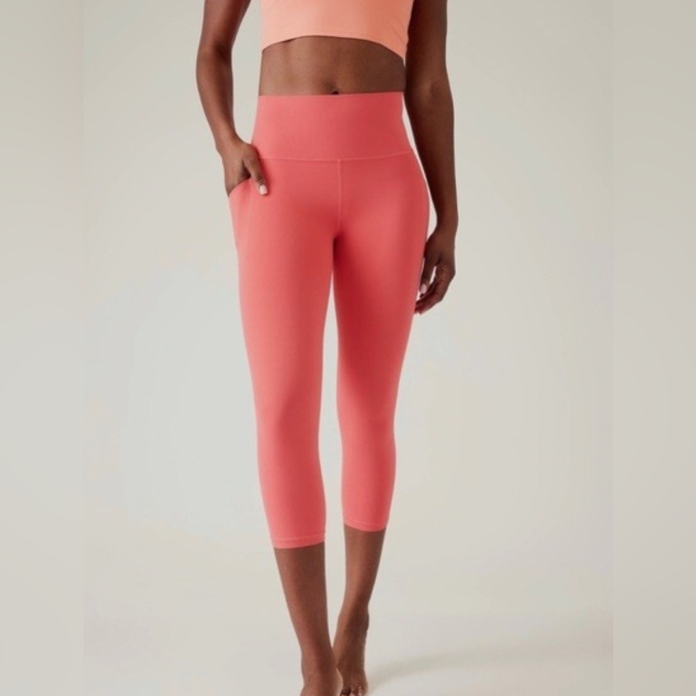 Athleta Salutation Stash Pocket II Capri NWT Size XS